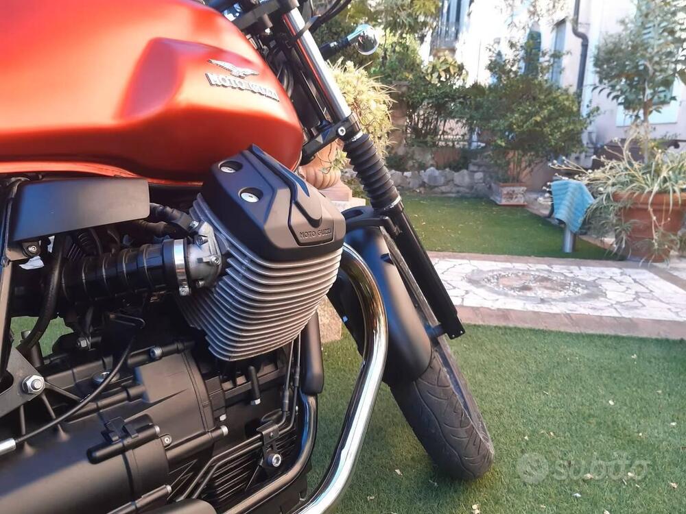 Moto Guzzi V7 II Stone (2015 - 17) (5)