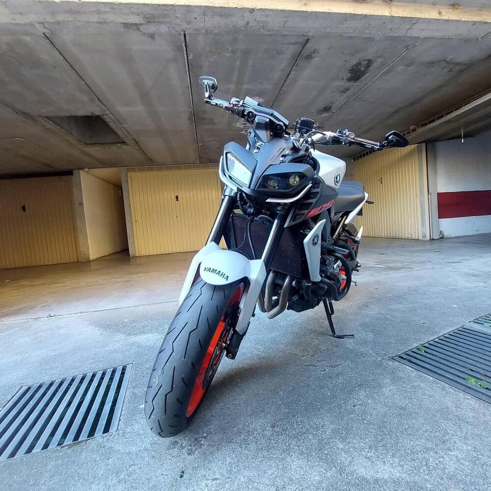 Yamaha MT-09 (2017 - 20) (2)