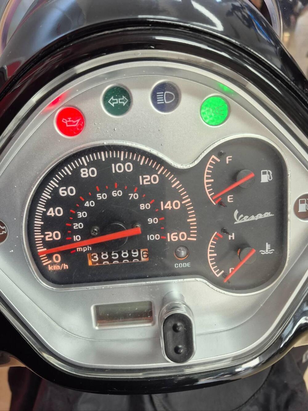 Vespa GTS 300 (2010 - 14) (4)