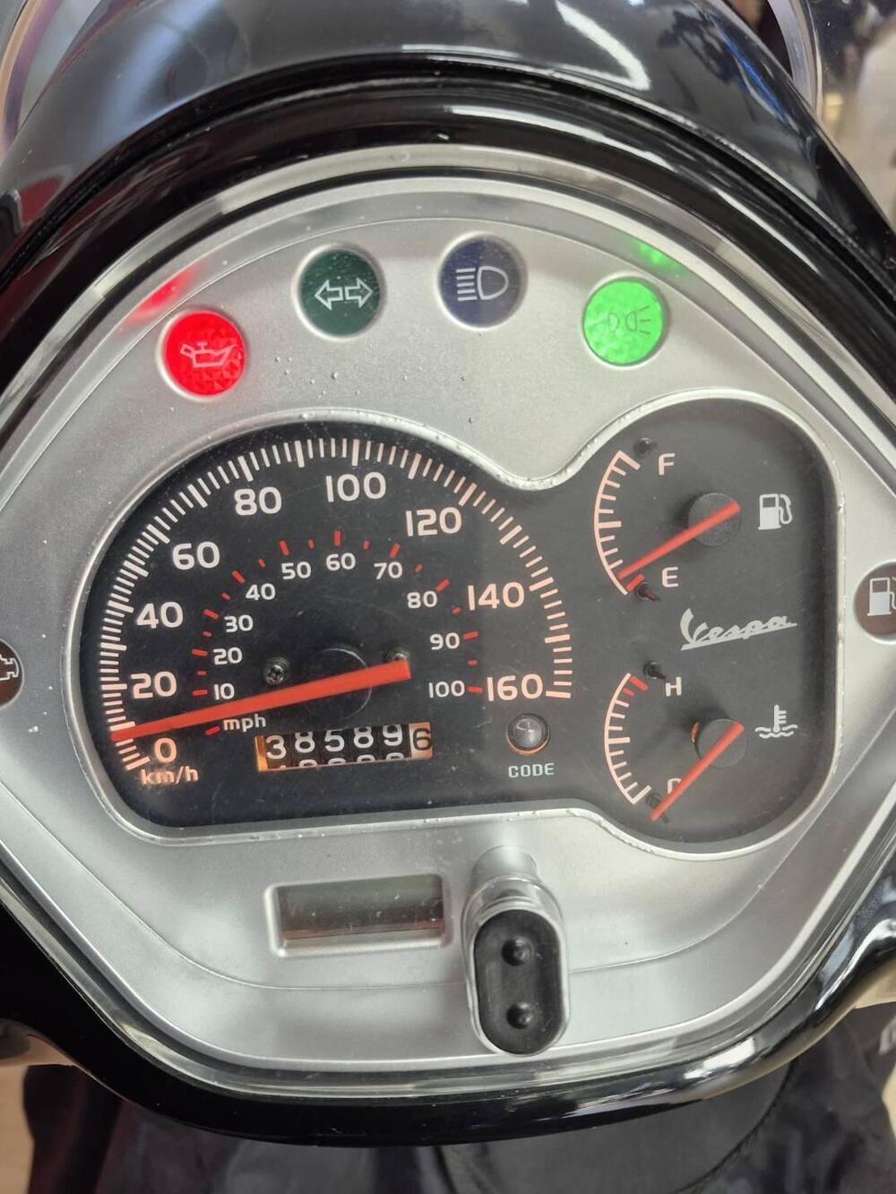 Vespa GTS 300 (2010 - 14) (2)