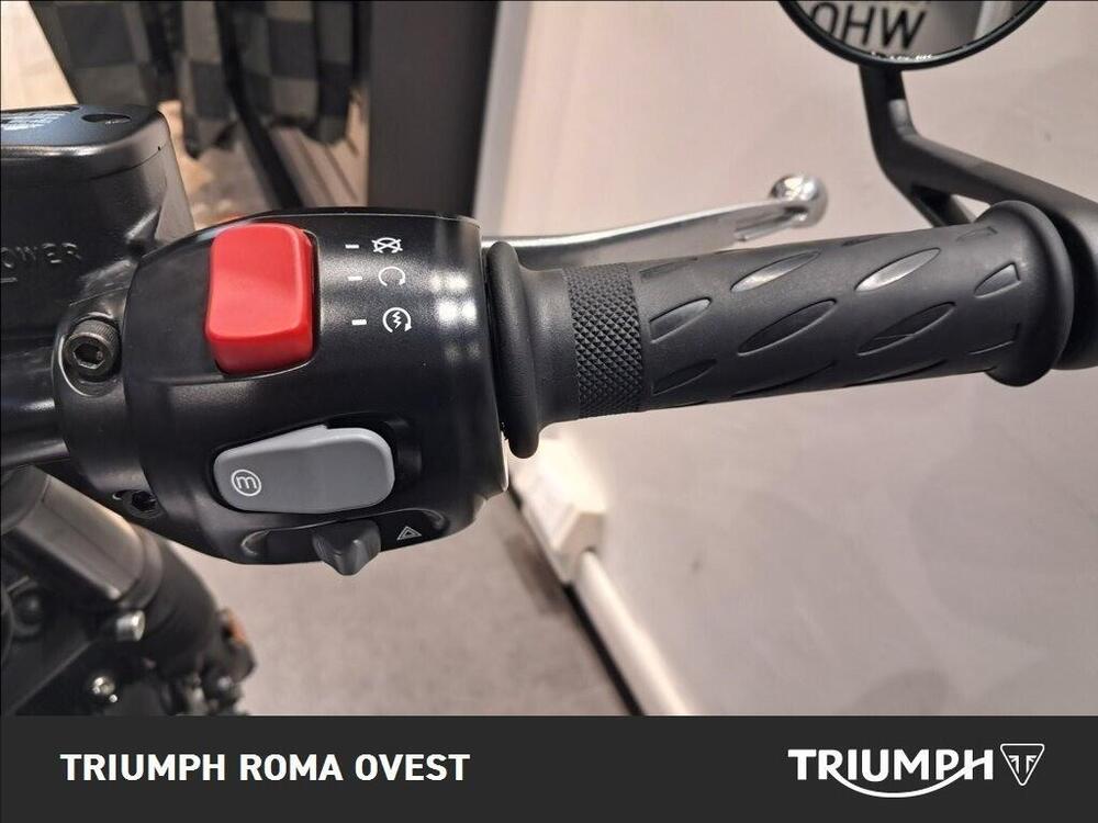 Triumph Bonneville T120 Black Stealth Edition (2024) (11)