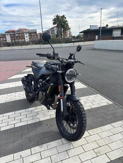 Husqvarna Svartpilen 125 (2021 - 23) usata