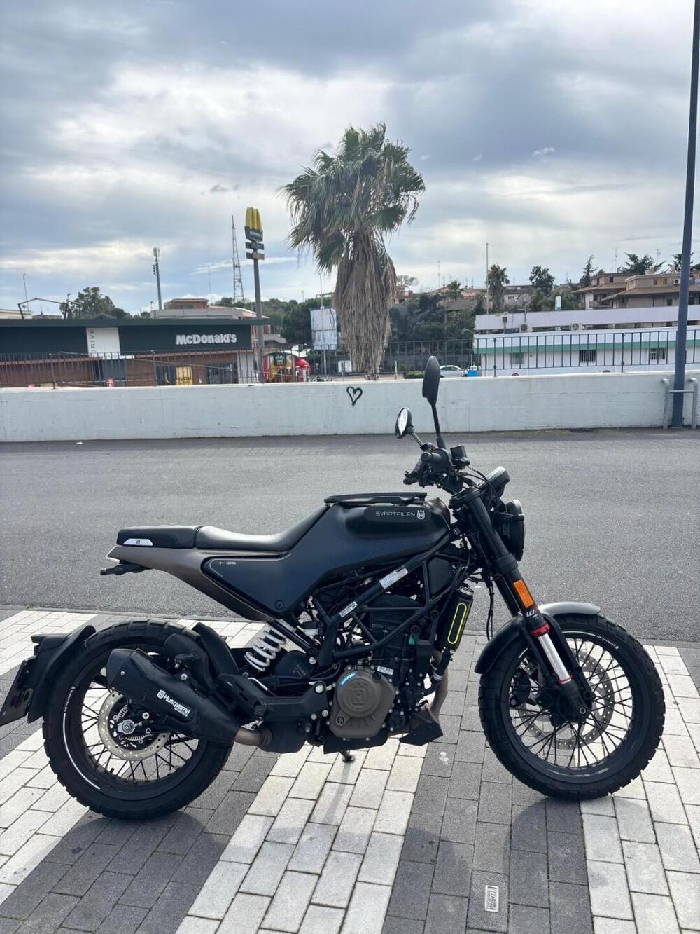 Husqvarna Svartpilen 125 (2021 - 23) (2)