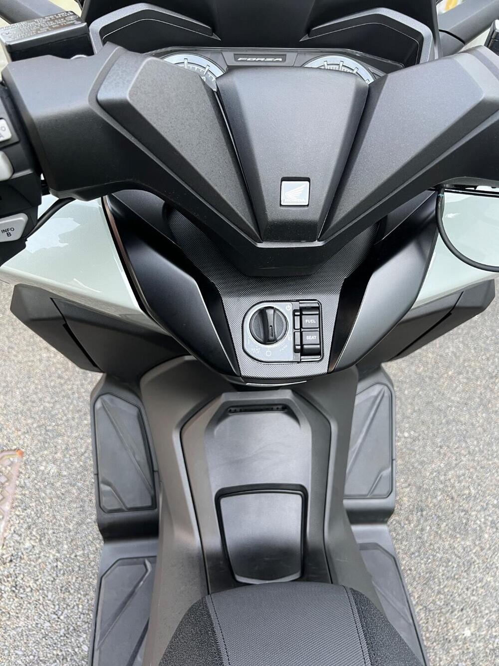 Honda Forza 350 (2022 - 24) (9)