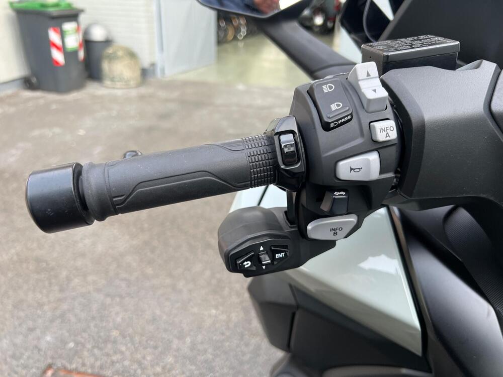 Honda Forza 350 (2022 - 24) (10)