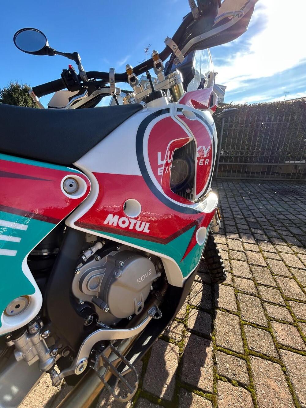 Kove 450 Rally Lucky Explorer Replica (2025 - 26) (4)