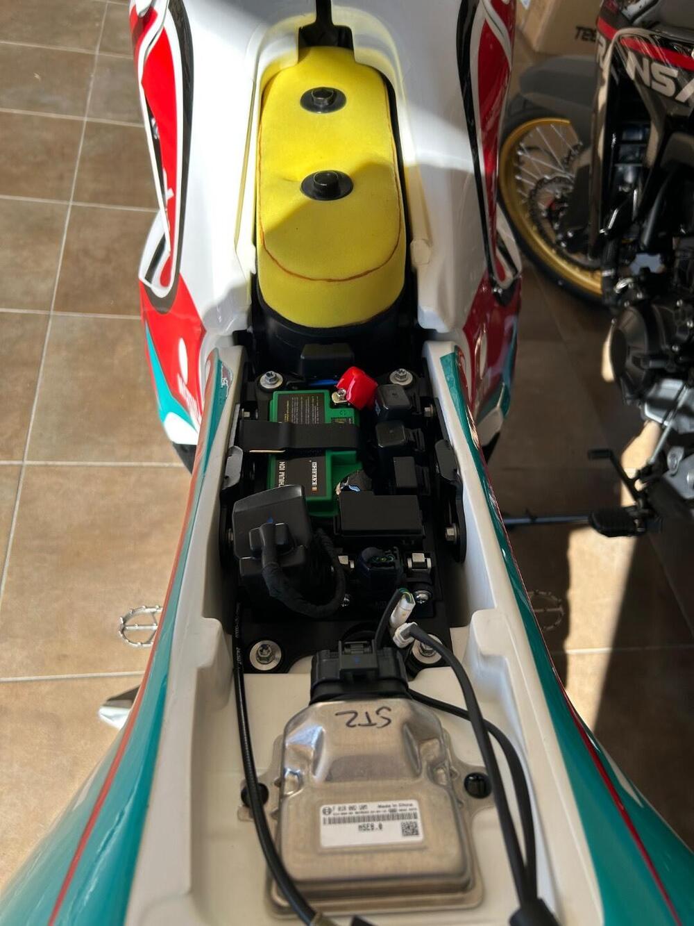 Kove 450 Rally Lucky Explorer Replica (2025 - 26) (5)