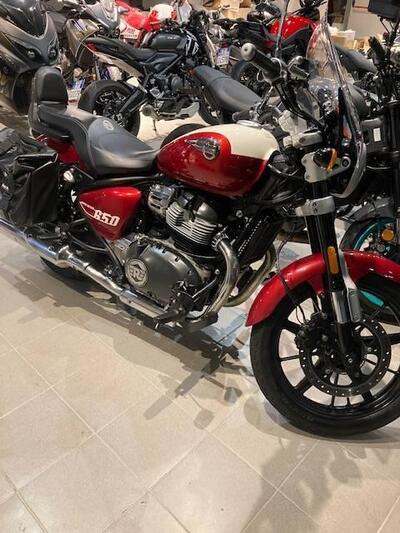 Royal Enfield Super Meteor 650 (2023 - 26) usata