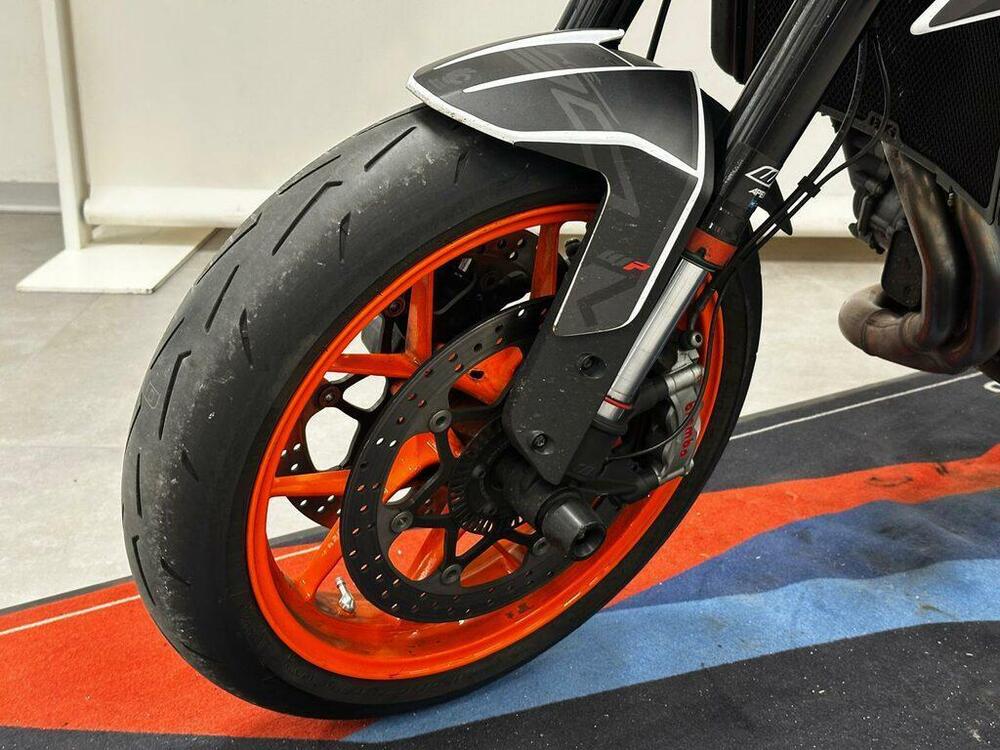KTM 890 Duke R (2020) (11)