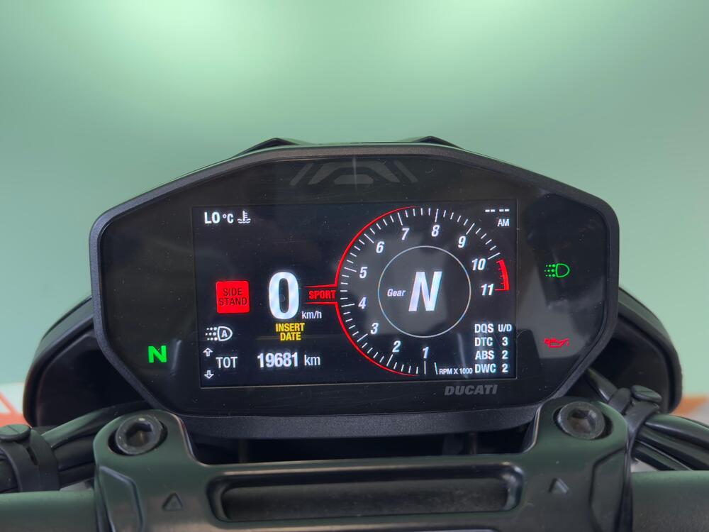 Ducati Hypermotard 950 RVE (2022 - 25) (11)