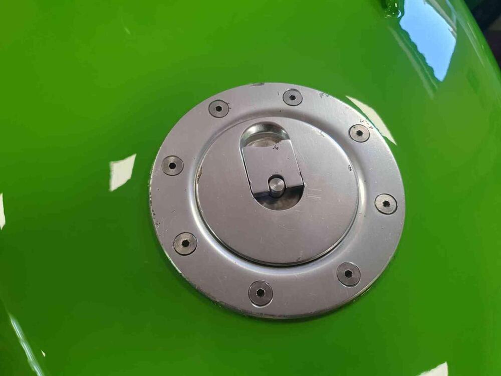 Kawasaki Ninja 750 ZX-7RR (7)