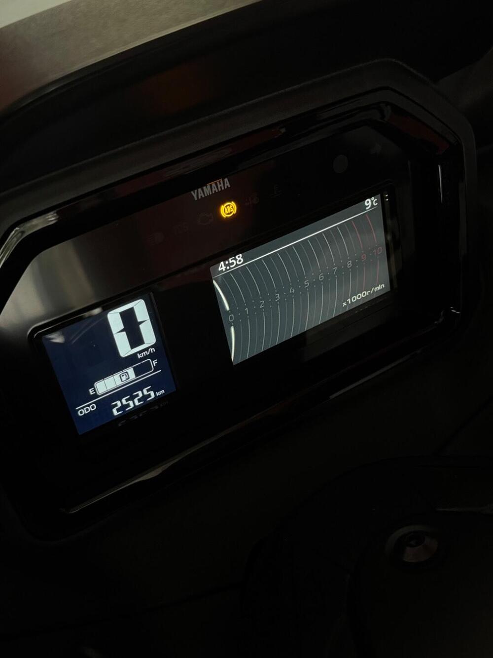 Yamaha X-Max 300 Tech Max (2025 - 26) (3)