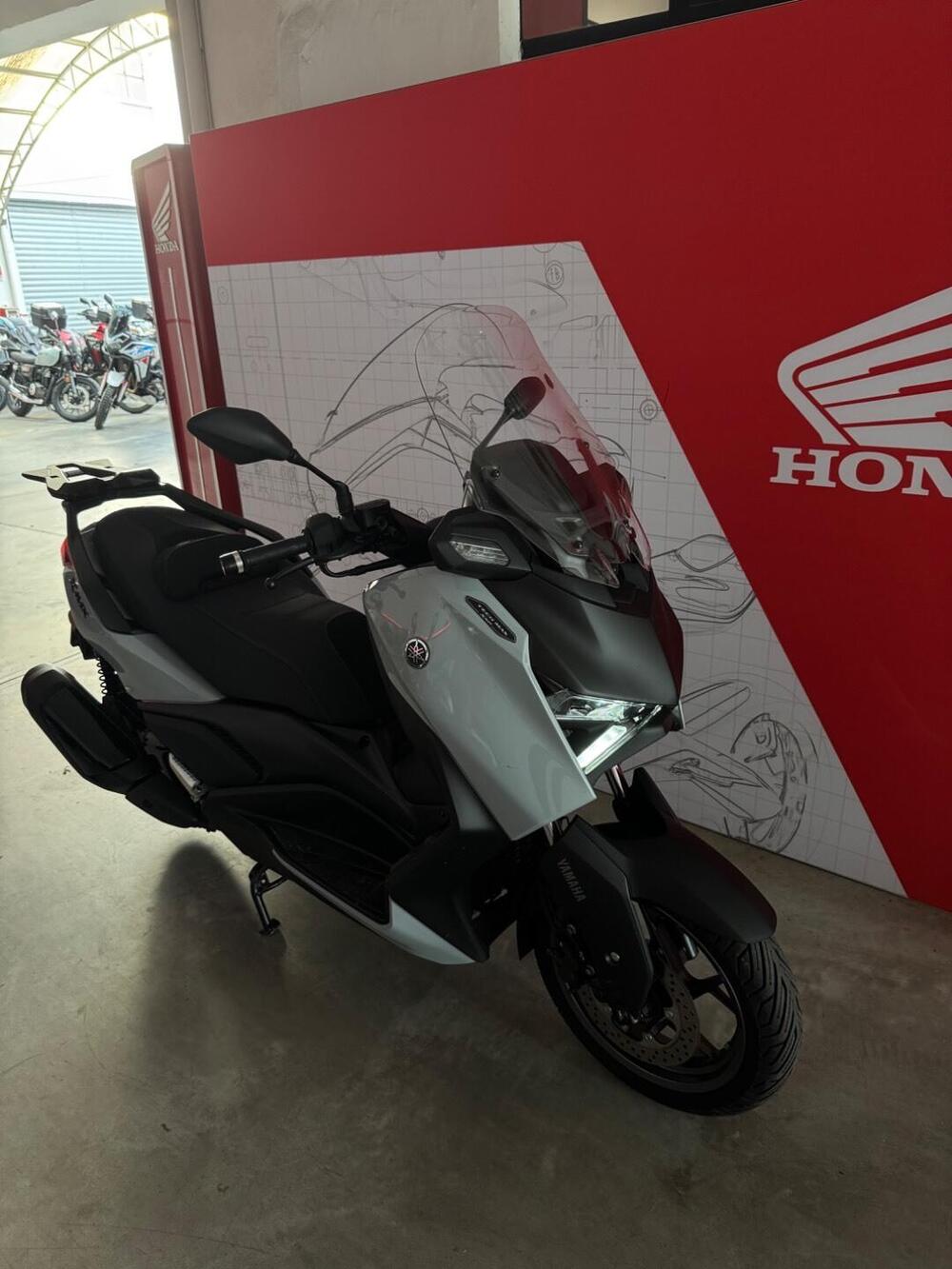 Yamaha X-Max 300 Tech Max (2025 - 26) (5)