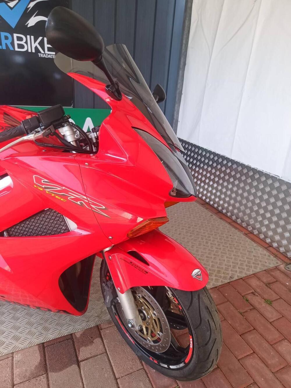 Honda VFR 800 (2002 - 05) (4)