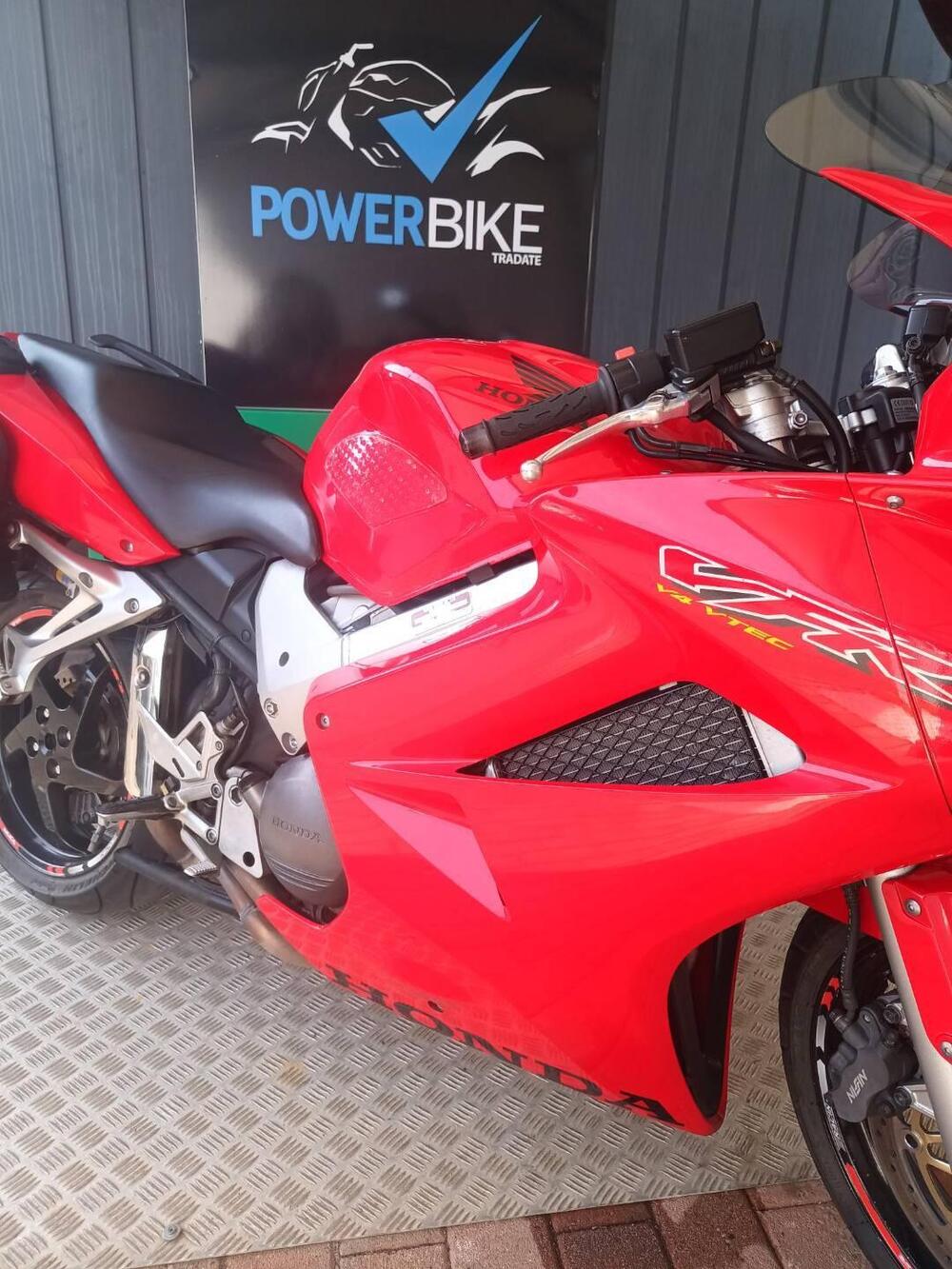 Honda VFR 800 (2002 - 05) (5)