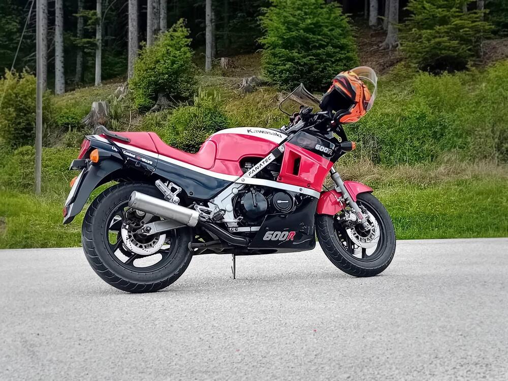 Kawasaki gpz 600 r (2)