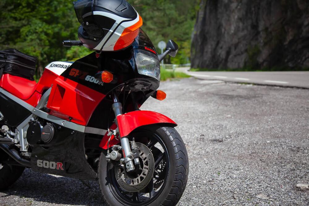 Kawasaki gpz 600 r (4)