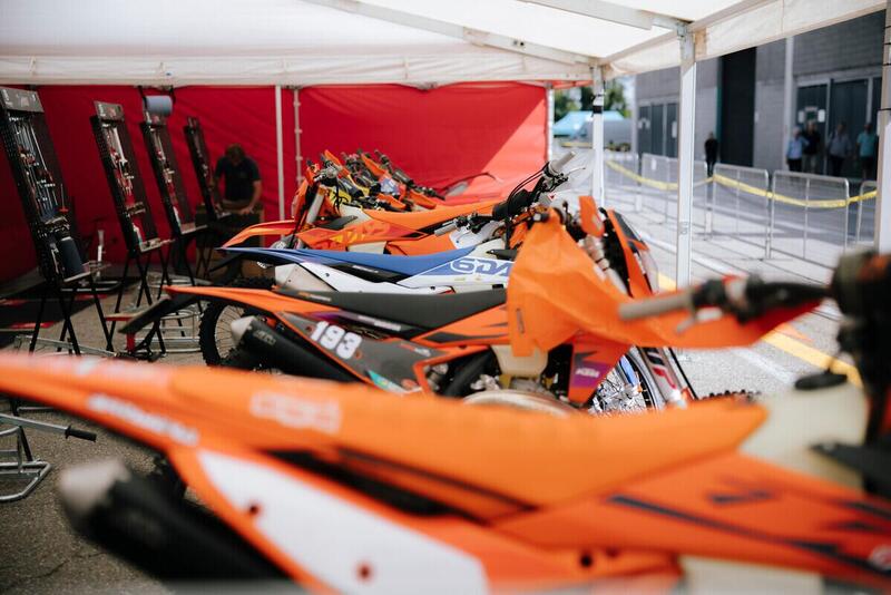 KTM celebra i 100 anni della Sei Giorni di Enduro con due pacchetti Race Service e Bike Rental