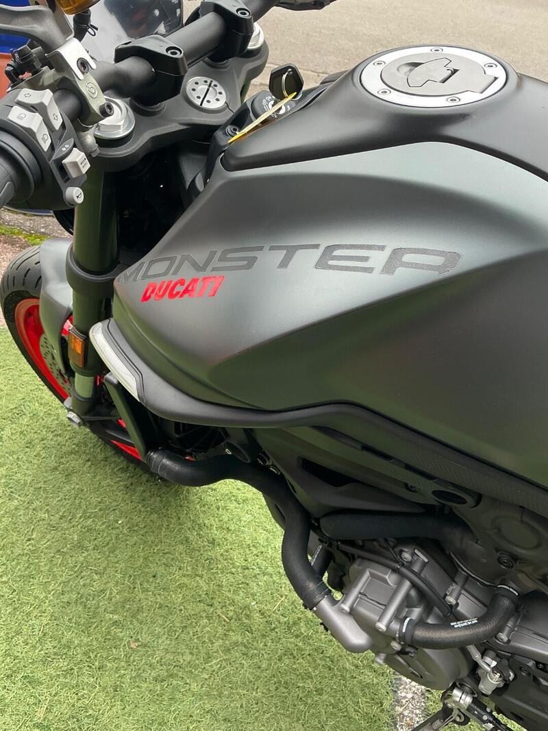 Ducati Monster 937 + (2021 - 25) (11)