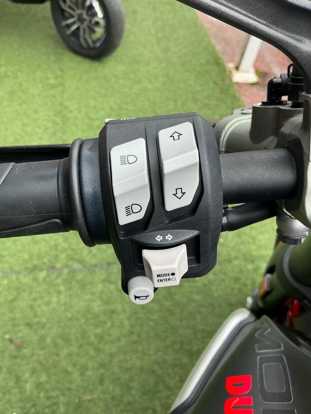 Ducati Monster 937 + (2021 - 25) (12)