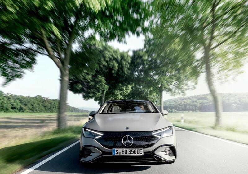 Mercedes-Benz EQE (2022-->>) (3)