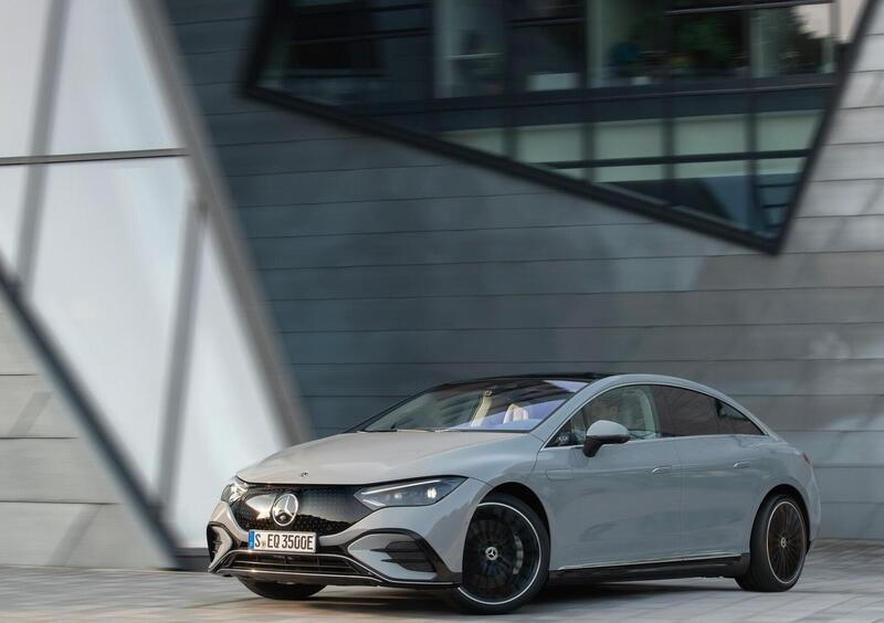 Mercedes-Benz EQE (2022-->>) (6)