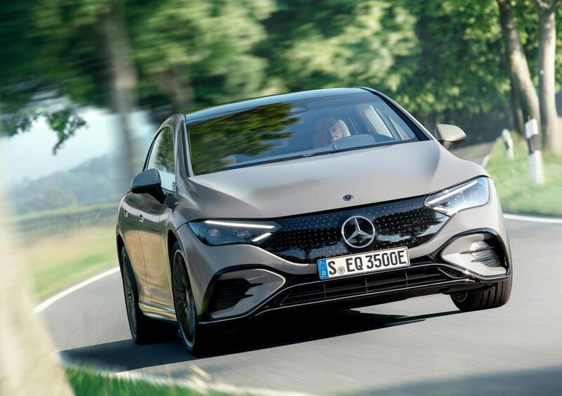 Mercedes-Benz EQE (2022-->>) (7)