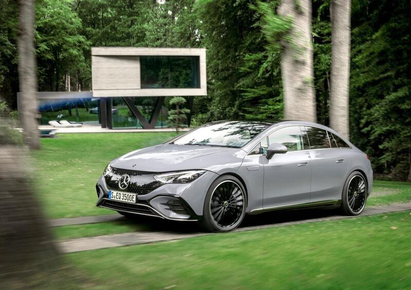 Mercedes-Benz EQE (2022-->>) (8)