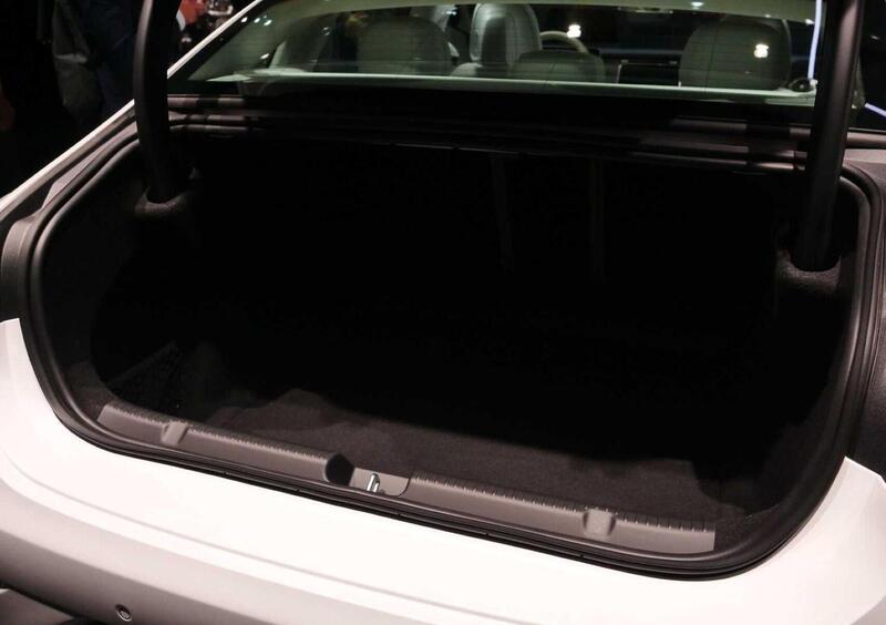 Mercedes-Benz EQE (2022-->>) (14)