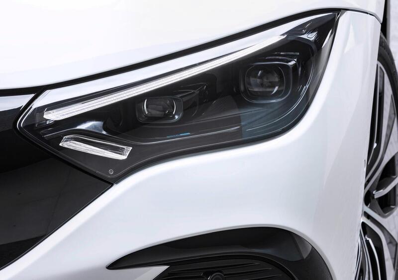 Mercedes-Benz EQE (2022-->>) (21)