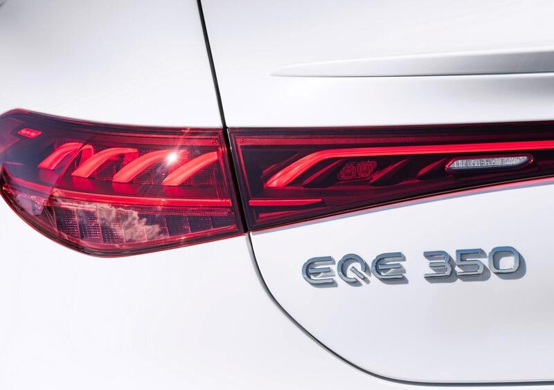 Mercedes-Benz EQE (2022-->>) (23)