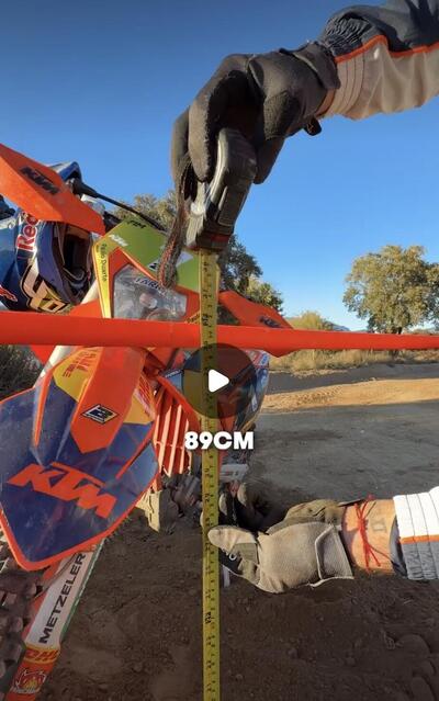 Josep Garcia alle prese con il limbo in sella alla sua KTM Factory [VIDEO]