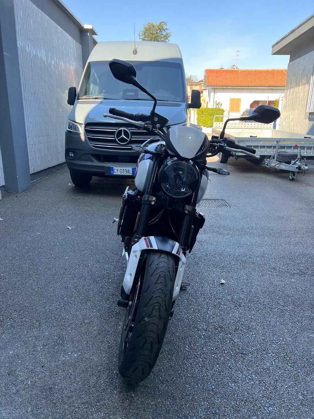 Triumph Trident 660 Triple Tribute Edition (2024) (3)