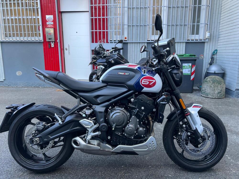Triumph Trident 660 Triple Tribute Edition (2024) (2)