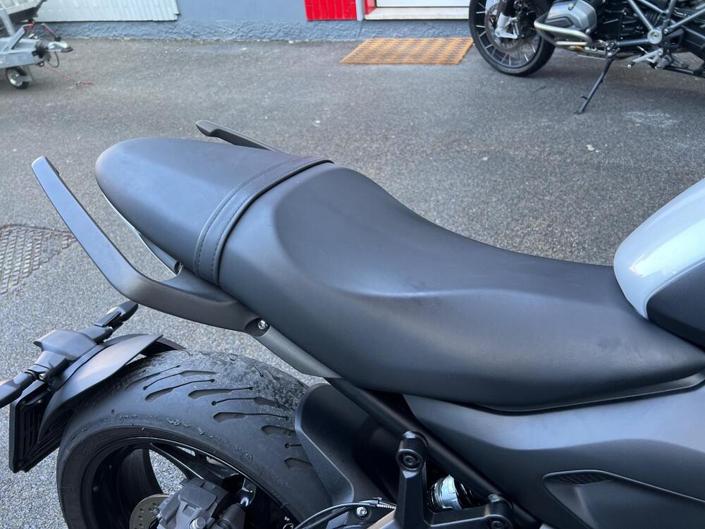 Triumph Trident 660 Triple Tribute Edition (2024) (10)