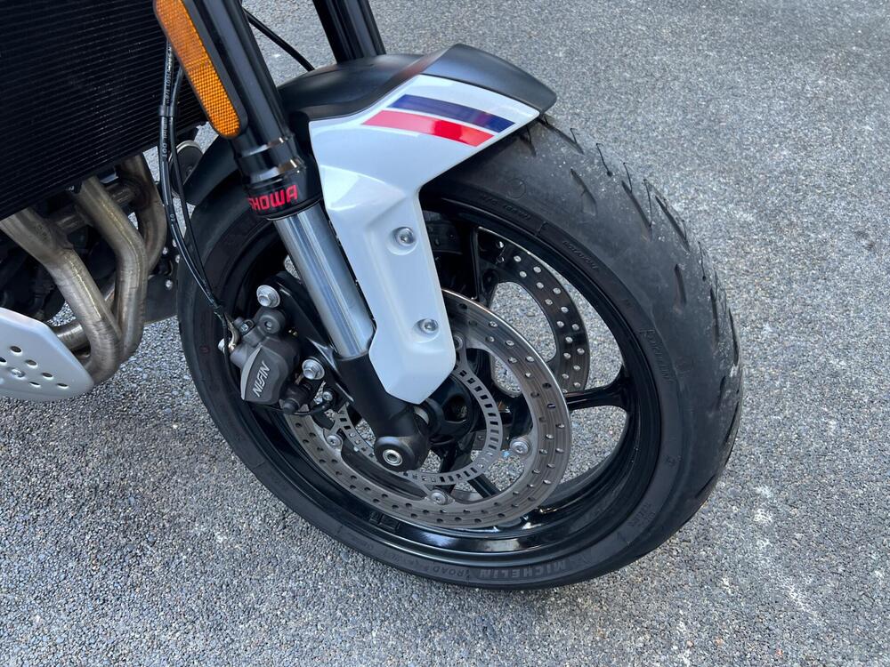 Triumph Trident 660 Triple Tribute Edition (2024) (16)