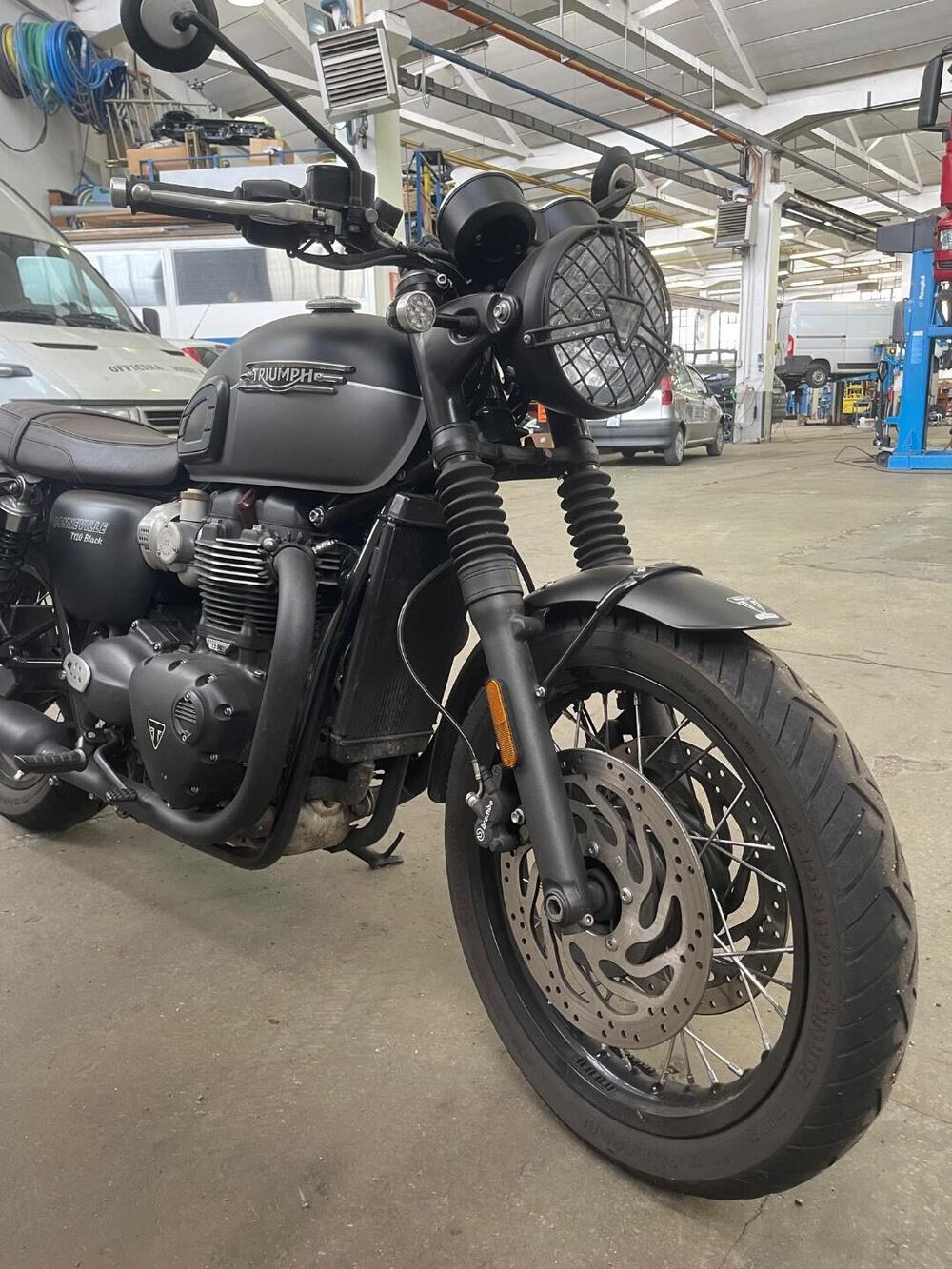 Triumph Bonneville T120 Black (2021 - 25) (3)