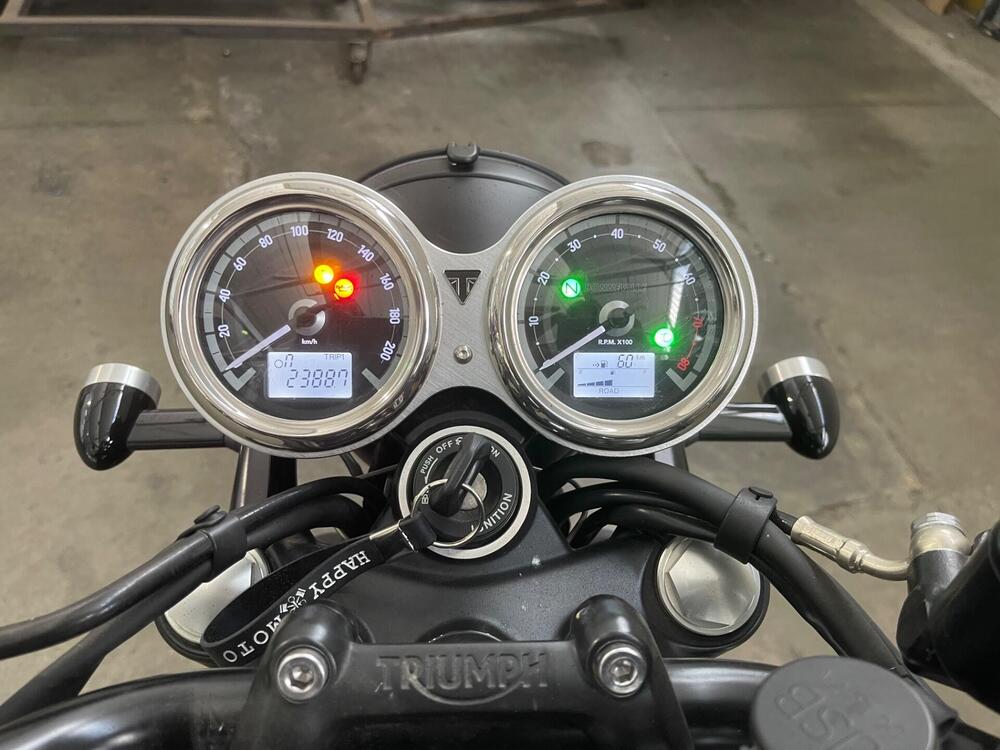 Triumph Bonneville T120 Black (2021 - 25) (5)