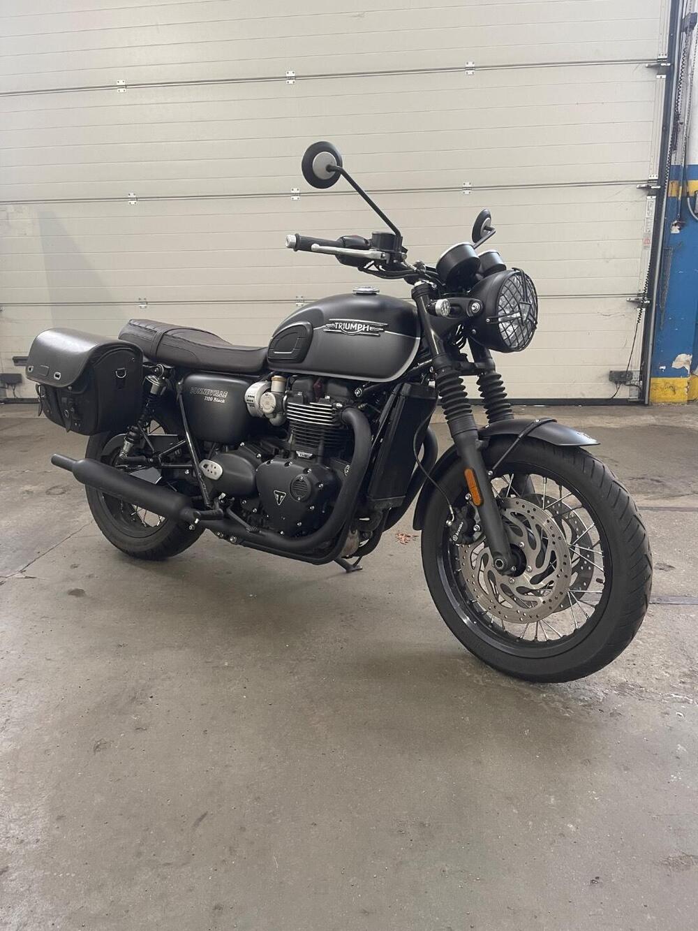 Triumph Bonneville T120 Black (2021 - 25) (6)