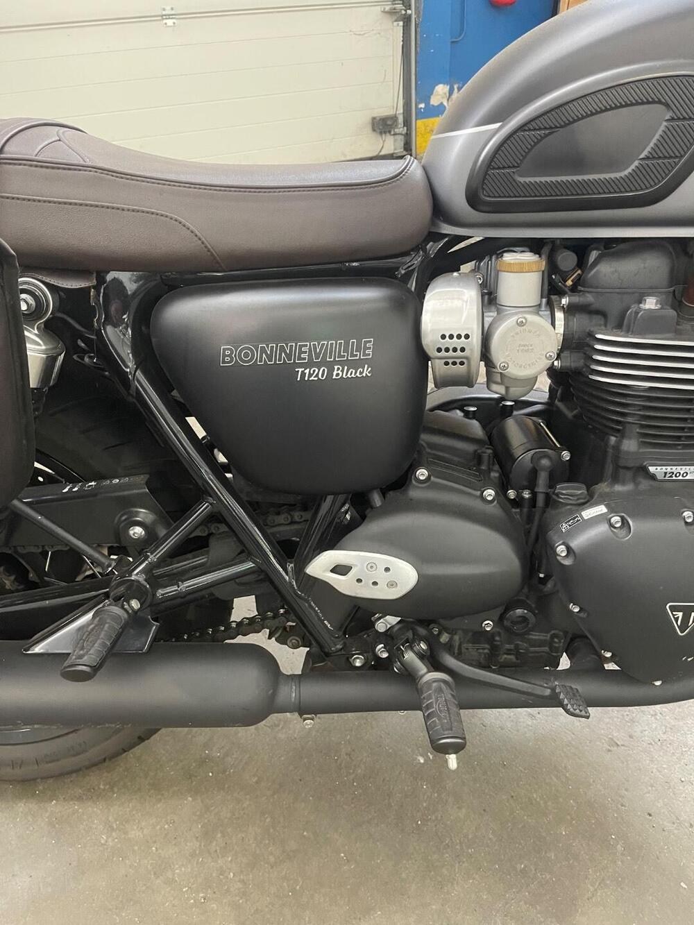 Triumph Bonneville T120 Black (2021 - 25) (11)