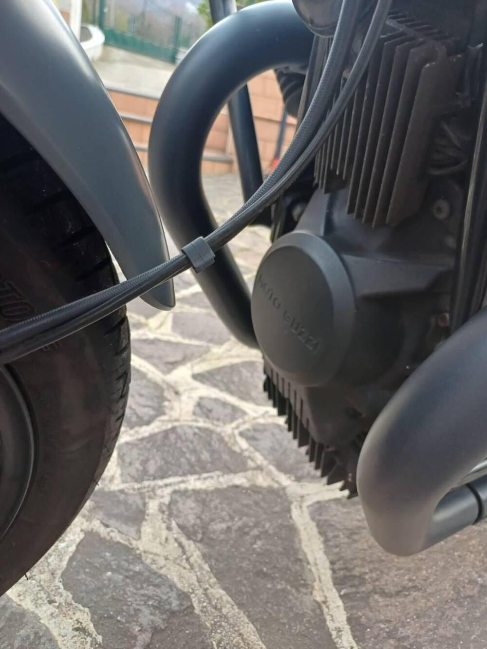 Moto Guzzi V7 III Stone (2017 - 20) (9)