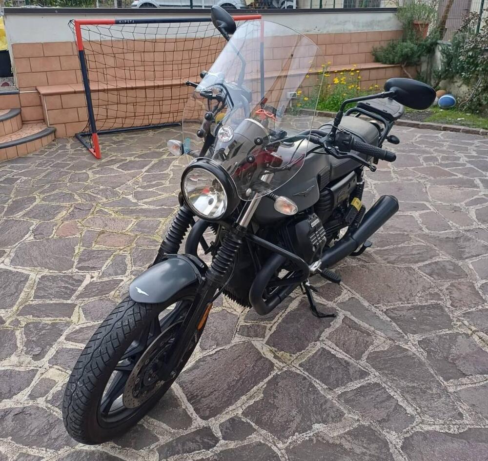 Moto Guzzi V7 III Stone (2017 - 20) (2)