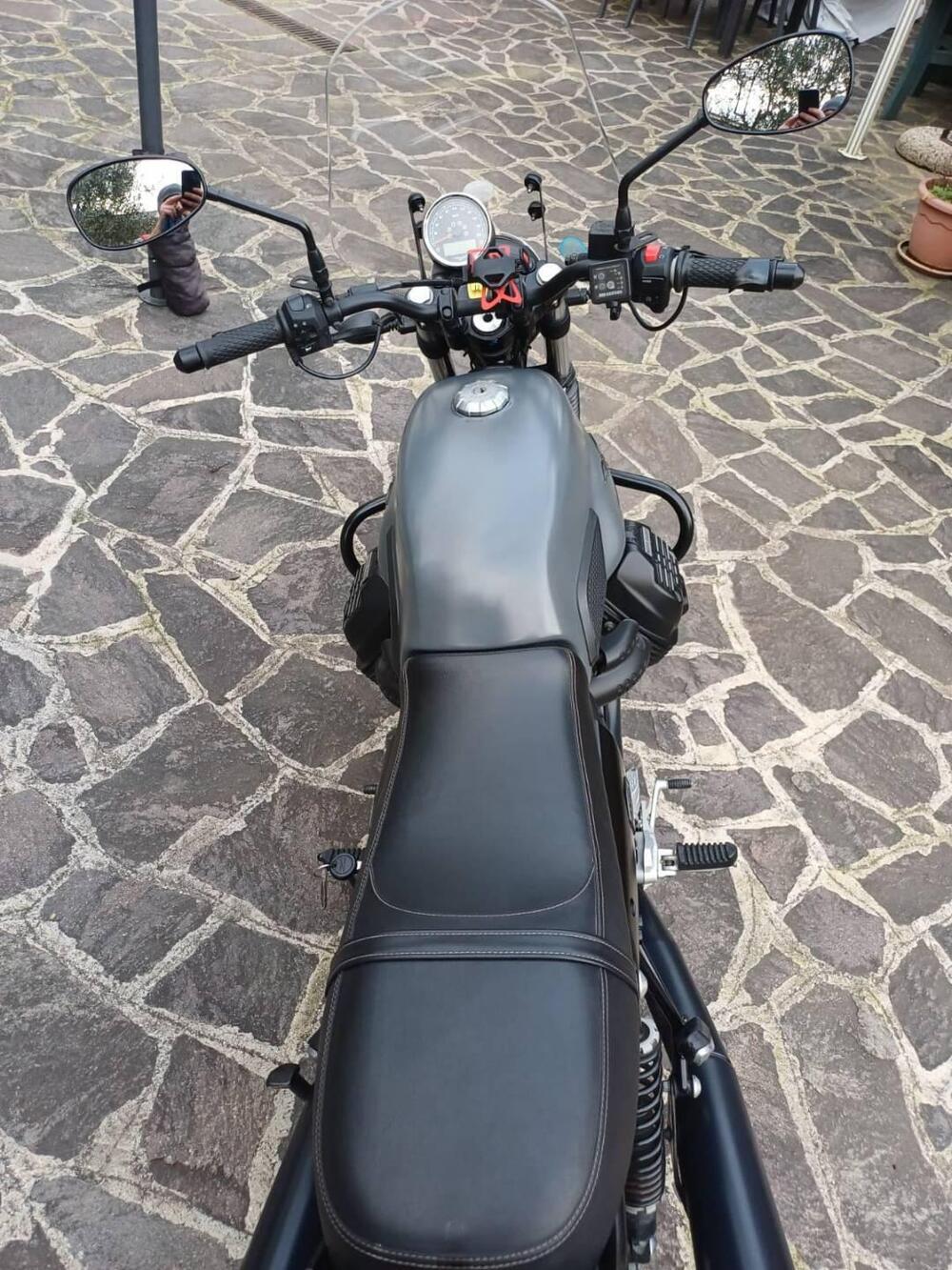 Moto Guzzi V7 III Stone (2017 - 20) (7)