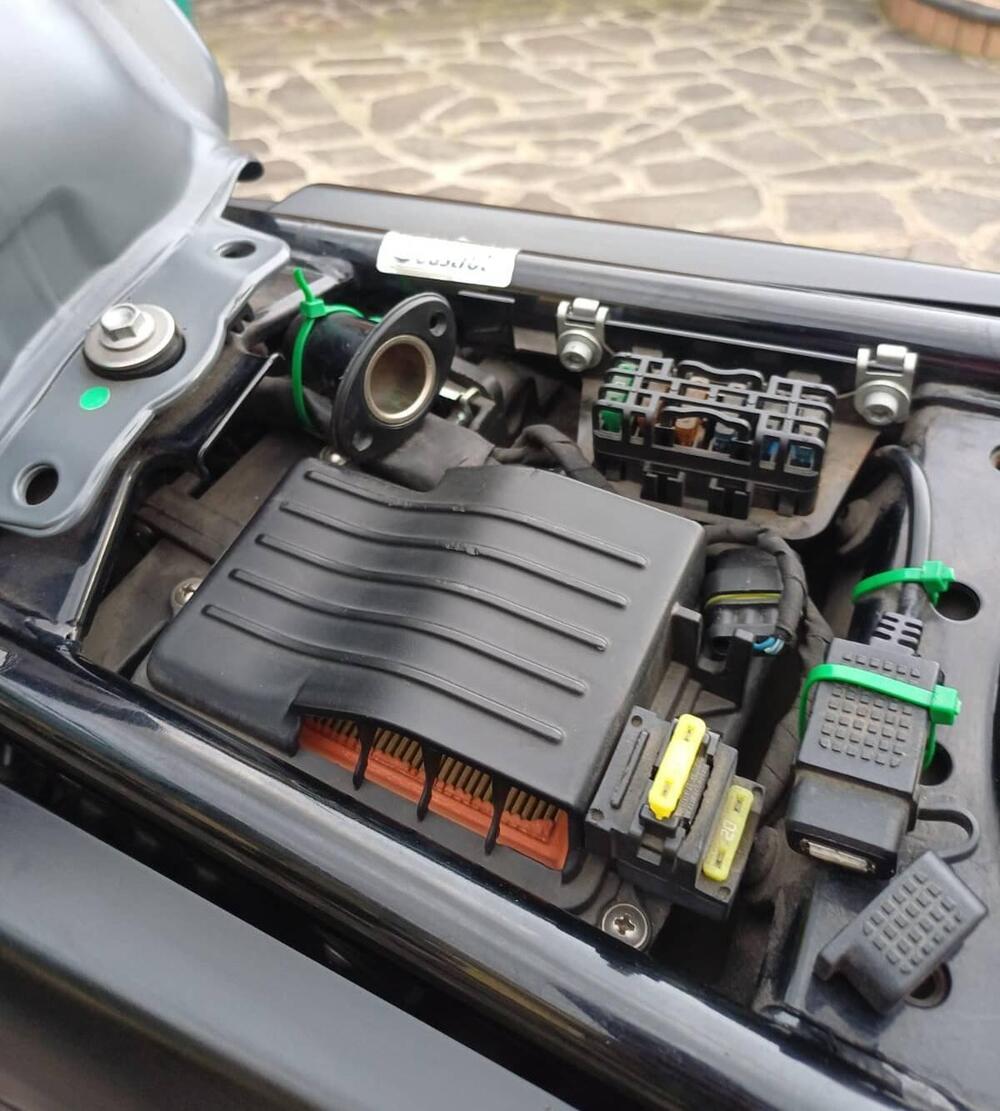 Moto Guzzi V7 III Stone (2017 - 20) (11)