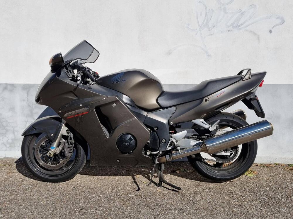 Honda CBR 1100 XX Superblackbird (1999 - 00) (5)