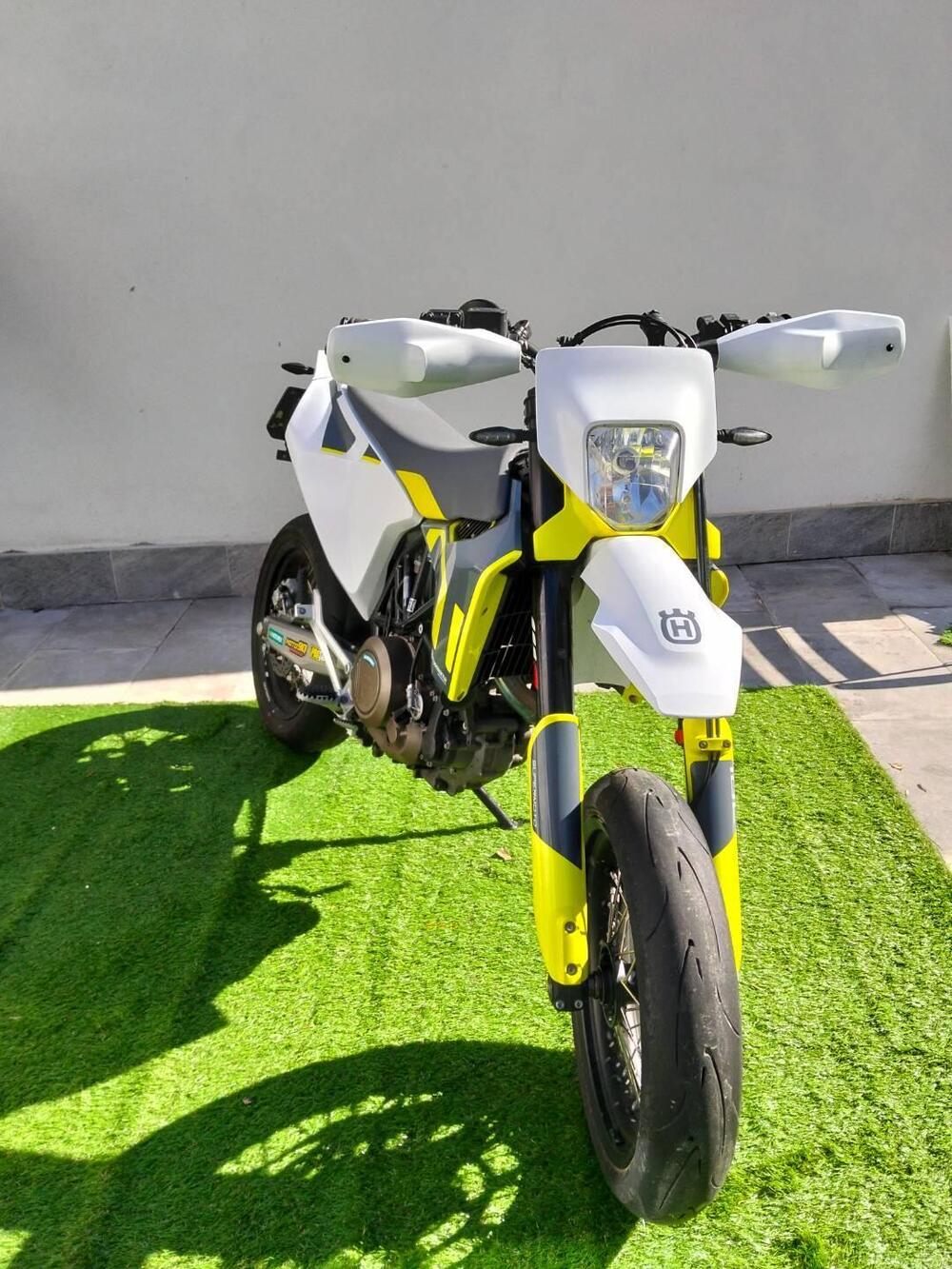Husqvarna 701 Supermoto (2021)