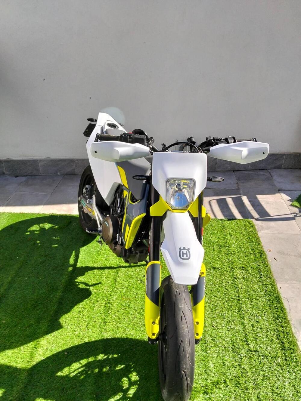 Husqvarna 701 Supermoto (2021) (6)