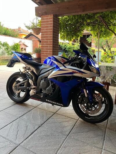 Honda CBR 600 RR (2007 - 08) usata