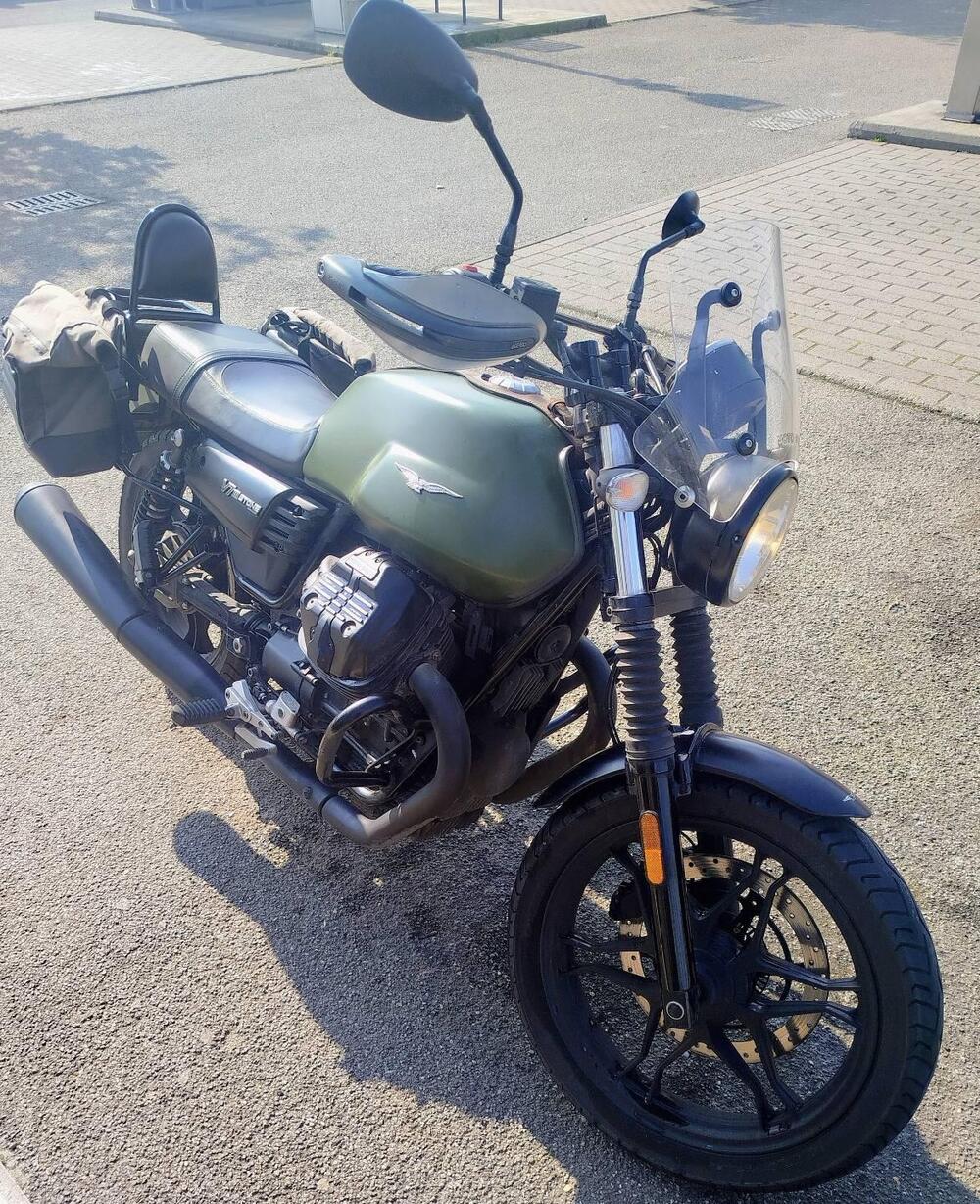 Moto Guzzi V7 III Stone (2017 - 20)