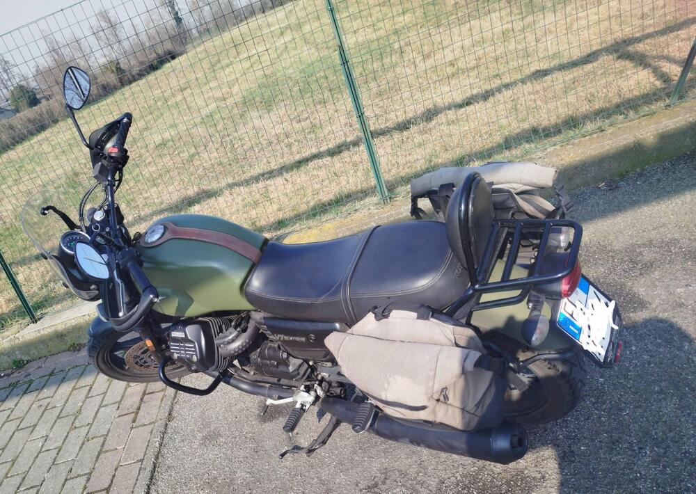 Moto Guzzi V7 III Stone (2017 - 20) (2)